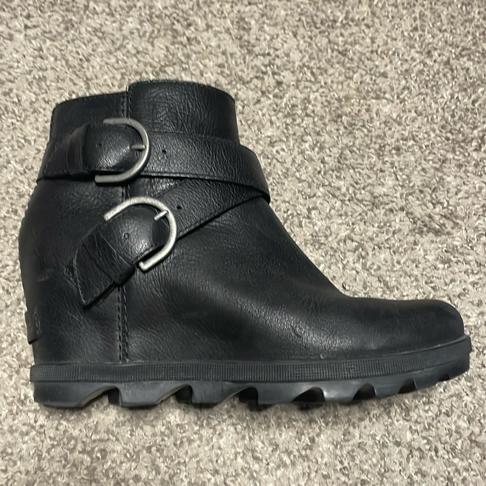 Sorel Women's Joan of Arctic Wedge II Buckle Boot - Light Rain - Waterproof